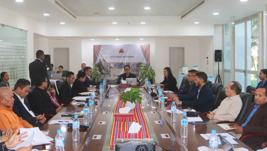𝗠𝗜𝗡𝗜𝗦𝗧𝗥𝗨 𝗝𝗨𝗦𝗧𝗜𝗦𝗔 𝗣𝗥𝗘𝗭𝗜𝗗𝗘 𝗘𝗡𝗞𝗢𝗡𝗧𝗥𝗨 𝗞𝗢𝗡𝗦𝗘𝗟𝗟𝗨 𝗞𝗢𝗡𝗦𝗨𝗟𝗧𝗜𝗩𝗨 𝗠𝗜𝗡𝗜𝗦𝗧É𝗥𝗜𝗨 𝗝𝗨𝗦𝗧𝗜𝗦𝗔